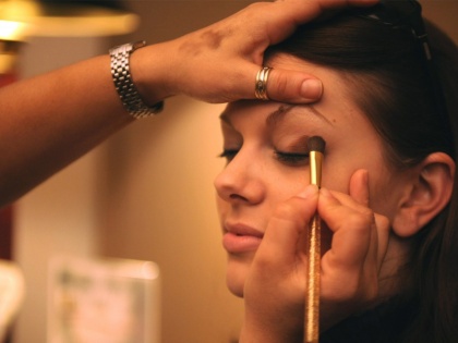 Makeup Tips: How to do perfect eye makeup according to the shape of your eye | आखों की शेप के अनुसार करें परफेक्ट आई मेकअप, फॉलो करें ये आसान स्टेप्स