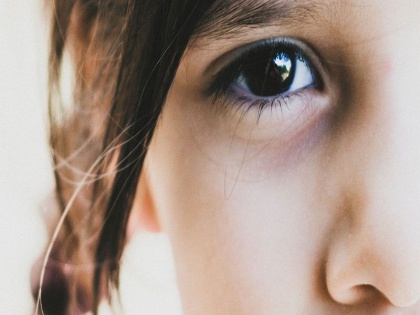 How to improve eyesight: home remedies and tips to improve eyesight, eyesight improvement foods, diet and exercises in Hindi | आंखों की रोशनी बढ़ाने के घरेलू उपाय : अब नहीं पड़ेगी नजर के चश्मे की जरूरत, आंखों की रोशनी बढ़ा देंगे ये 8 घरेलू उपाय