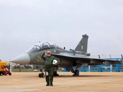 PM Narendra Modi flew a sortie on Tejas aircraft in Bengaluru Karnataka | पीएम मोदी ने स्वदेशी तेजस लड़ाकू विमान में उड़ान भरी, बताया कैसा रहा अनुभव