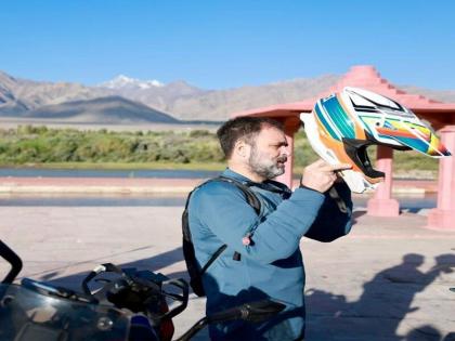 Rahul Gandhi leaves for Pangog Lake on bike from Leh targets RSS in Ladakh | लेह से बाइक पर पैंगोग लेक के लिए निकले राहुल गांधी, लद्दाख में आरएसएस पर साधा निशाना Rahul Gandhi leaves for Pangog Lake on bike from Leh targets RSS in Ladakh | लेह से बाइक पर पैंगोग लेक के लिए निकले राहुल गांधी, लद्दाख में आरएसएस पर साधा निशाना