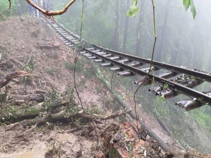 Himachal Pradesh Kalka-Shimla railway track between Jutogh & Summer Hill washed away due to heavy rains | वीडियो: हवा में लटकी रह गईं रेल की पटरियां, बह गया पूरा ट्रैक, हिमाचल से आ रही हैं डराने वाली तस्वीरें