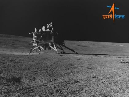 Chandrayaan-3 Lander Module generated a spectacular 'ejecta halo' of lunar material Isro | Chandrayaan-3: विक्रम लैंडर ने चांद की सतह पर बनाया 'इजेक्टा हालो', हटा दी 2.06 टन चंद्रमा की मिट्टी, इसरो ने दी जानकारी