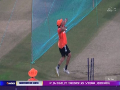 Rohit Sharma was seen bowling in the nets people said- ready to compete with Shadab Khan | World Cup 2023: नेट्स में गेंदबाजी करते हुए दिखे रोहित शर्मा, लोगों ने कहा- शादाब खान को टक्कर देने के लिए तैयार हैं हिटमैन
