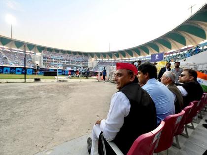 Akhilesh Yadav reached Ekana Stadium to watch the Cricket World Cup match between India and England | मैच देखने पहुंचे अखिलेश ने कहा- 'भगवान के नाम पर इकाना स्टेडियम था, बीजेपी ने उसका नाम बदल दिया'