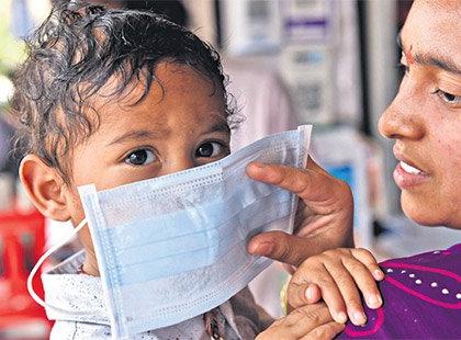 Delhi-NCR Coronavirus: Mask-sanitizer shortage at chemists amid rising cases of corona virus | Delhi-NCR Coronavirus: कोरोना वायरस के बढ़ते मामलों के बीच दवा की दुकानों पर मास्क-सैनिटाइजर की किल्लत