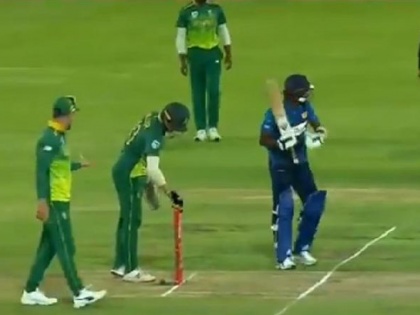 Faf du Plessis calls David Miller ‘MSD during 2nd odi vs Sri Lanka, Watch Video | SA vs SL: फाफ डु प्लेसिस का मजेदार अंदाज, साथी विकेटकीपर को 'धोनी' कहकर बुलाया', वीडियो वायरल