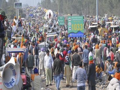 Farmers Protest Live Updates: Farmers adamant on 'Dilli Chalo', situation tense on Haryana-Punjab border | Farmers Protest Live Updates: किसान अड़े 'दिल्ली चलो' पर, हरियाणा-पंजाब सीमा पर हालात तनावपूर्ण