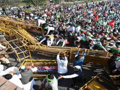 Farmer Protest live Farmers marching in Delhi were not given entry anarchy seen on the roads of Noida long Traffic jam | Farmer Protest: दिल्ली में कूच करने वाले किसानों को नहीं मिली एंट्री, नोएडा की सड़कों पर दिखी अराजकता, लगा लंबा जाम Farmer Protest live Farmers marching in Delhi were not given entry anarchy seen on the roads of Noida long Traffic jam | Farmer Protest: दिल्ली में कूच करने वाले किसानों को नहीं मिली एंट्री, नोएडा की सड़कों पर दिखी अराजकता, लगा लंबा जाम