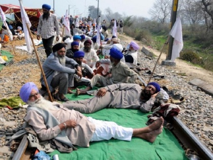 Farmers announce nationwide 'Rail Roko' protest on March 10; Protestors will reach Delhi by train, bus and air | Farmer Protest: किसानों ने 10 मार्च को राष्ट्रव्यापी 'रेल रोको' विरोध की घोषणा की; प्रदर्शनकारी ट्रेन, बस और हवाई मार्ग से पहुंचेंगे दिल्ली