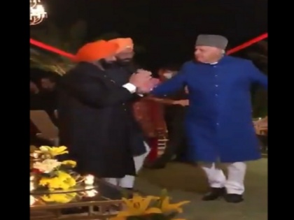 Farooq Abdullah and Captain Amarinder Singh Dance video goes viral | फारूक अब्दुल्ला और कैप्टन अमरिंदर सिंह ने शादी समारोह में जम कर किया डांस, वीडियो हुआ वायरल