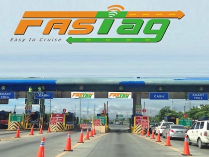 Faster lane Only FASTag payments at toll plazas from December 1 | अब चलेंगी सिर्फ फास्टैग वाली ही गाड़ियां, बिना टैग वाली गाड़ियों को देना होगा दोगुना टैक्स