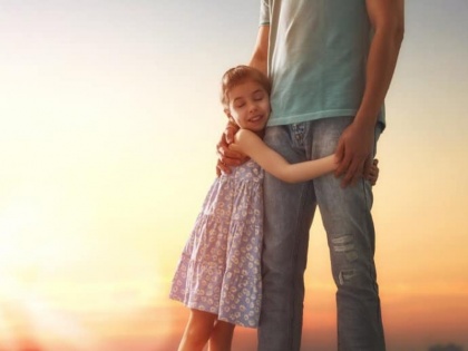 Father's Day 2019: Happy Fathers Day images, quotes, status, shayari, hd wallpaper, fathers day status for whatsapp, facebook, chat, SMS | Fathers Day 2019: पिता के हर बलिदान और प्यार के नाम पेश है दिल छू जाने वाली शायरी, फौरन शेयर करें
