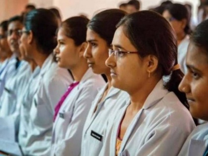 Kerala Female medicos seek permission to wear long sleeve jackets surgical hoods inside operation theatres | केरल: महिला डॉक्टर्स ने ऑपरेशन थिएटरों के अंदर लंबी आस्तीन वाली जैकेट और सर्जिकल हुड पहनने की मांगी अनुमति