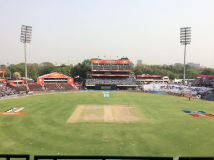 Delhi: Feroz Shah Kotla stadium turned into Covid-19 centre | फिरोजशाह कोटला स्टेडियम बना 'कोविड-19 सेंटर', हजारों प्रवासी मजदूरों की घर वापसी से पहले ठहरने और टेस्टिंग की व्यवस्था