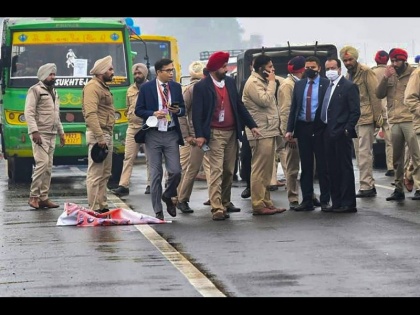 pm security breach mha-showcauses-punjab-dgp probe team visits site | PM Seciruty Breach: गृह मंत्रालय ने पंजाब के डीजीपी को जारी किया कारण बताओ नोटिस, जांच टीम ने किया घटनास्थल का दौरा