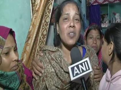 Delhi Netaji Subhash Place 21-year-old died because barricades, SHO or 4 police suspend | दिल्ली: पुलिस बैरिकेडिंग में फंसकर 21 साल के युवक की गई जान, मां ने कहा- जिम्मेदार को सजा मिले