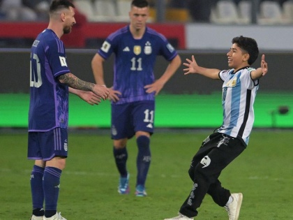 FIFA World Cup qualifiers Argentina’s captain Lionel Messi double gives Argentina 2-0 win over Peru | FIFA World Cup qualifiers: विश्व चैंपियन अर्जेंटीना क्वालीफायर मैच में शीर्ष पर, पेरू को 2-0 से रौंदा, मेसी ने किया कमाल