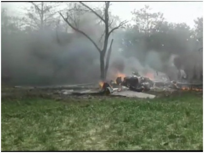 Indian Air Force Jaguar fighter plane crashes in Kushinagar in Uttar Pradesh news updates | यूपी के कुशीनगर में वायुसेना का लड़ाकू विमान क्रैश, पैराशूट से पयालट ने बचाई जान
