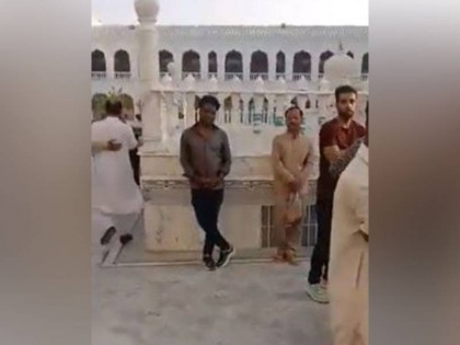 Film crew shoots movie inside gurudwara in Pakistan while wearing shoes BJP leader Sirsa demands prompt action | फिल्म क्रू ने पाकिस्तान में गुरुद्वारे के अंदर जूते पहने फिल्म की शूटिंग की, भाजपा नेता ने की त्वरित कार्रवाई की मांग