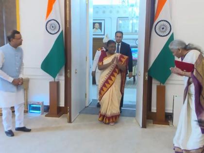 Budget 2024 Live Updates Nirmala Sitharaman reached Parliament wearing 'cream' colored silk saree magenta border digital tablet wrapped 'bahi-khata' style bag video | Budget 2024 Live Updates: मैजेंटा बॉर्डर वाली ‘क्रीम’ रंग रेशम की साड़ी, ‘बही-खाता’ शैली की थैली में लिपटा डिजिटल टैबलेट लेकर संसद पहुंचीं, देखें वीडियो Budget 2024 Live Updates Nirmala Sitharaman reached Parliament wearing 'cream' colored silk saree magenta border digital tablet wrapped 'bahi-khata' style bag video | Budget 2024 Live Updates: मैजेंटा बॉर्डर वाली ‘क्रीम’ रंग रेशम की साड़ी, ‘बही-खाता’ शैली की थैली में लिपटा डिजिटल टैबलेट लेकर संसद पहुंचीं, देखें वीडियो
