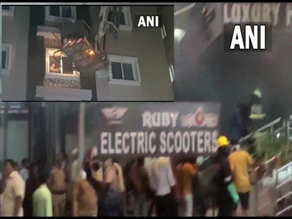 Secunderabad Bike showroom 7 killed 13 injured in hotel fire many jumped to save their lives | सिकंदराबादः बाइक शोरूम- होटल में आग लगने से 8 की मौत, 13 झुलसे, कइयों ने कूदकर बचाई जान
