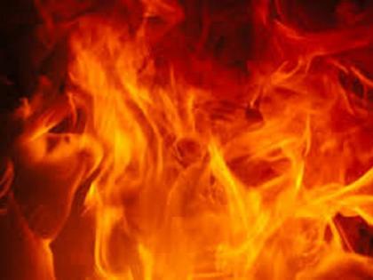 Srinagar: Couple, daughter charred to death in Khanyar fire mishap due to short circuit | शॉर्ट सर्किट के चलते लकड़ी से बने घर में लगी आग, हादसे में पांच साल की बच्ची समेत तीन लोगों की मौत