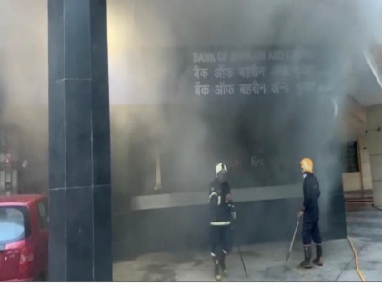 Maharashtra: Fire breaks out at a bank in Nariman Point, Mumbai | मुंबईः बैंक में लगी भीषण आग, दमकल की गाड़ियां बुझाने का कर रही हैं प्रयास 