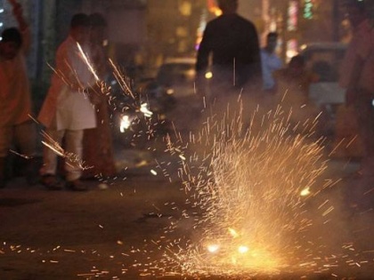 Fire on Diwali delhi fire services this diwali receives 208 calls | Fire on Diwali: दीपावली पर "दोहरा शतक", रात 10 से 11 के बीच सबसे ज्यादा कॉल