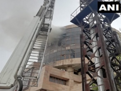 Delhi: fire breaks out at Directorate General of Health Services (DGHS) Office Karkardooma | दिल्ली: कड़कड़डूमा के स्वास्थ्य सेवा महानिदेशालय के दफ्तर में लगी आग, मौके पर 22 दमकल की गाड़ियां मौजूद