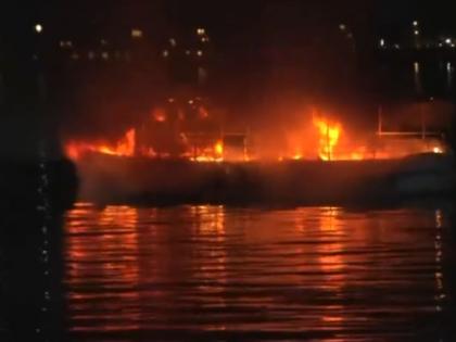 Hyderabad Boat Catches Fire Hussain Sagar Lake Fireworks Accident Boat Explosion, One Injured in Telangana Watch Video see 15 People Rescued | Hyderabad: हुसैन सागर झील में भारत मठ महा आरती?, नाव में भीषण आग, एक व्यक्ति झुलसा, 15 लोगों को बचाया, देखें वीडियो Hyderabad Boat Catches Fire Hussain Sagar Lake Fireworks Accident Boat Explosion, One Injured in Telangana Watch Video see 15 People Rescued | Hyderabad: हुसैन सागर झील में भारत मठ महा आरती?, नाव में भीषण आग, एक व्यक्ति झुलसा, 15 लोगों को बचाया, देखें वीडियो