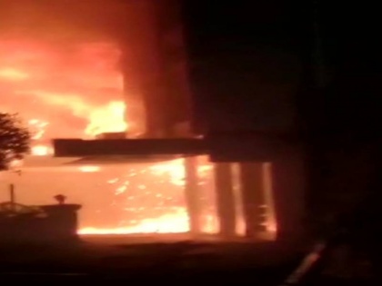 Andhra Pradesh Fire breaks a hotel was being used as COVID19 facility | आंध्र प्रदेशः विजयवाड़ा के एक होटल में लगी भीषण आग, 7 लोगों की मौत