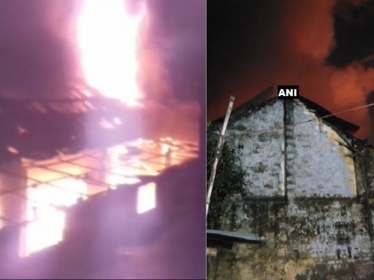 fire in chemical factory in Kolkata's Tangra area 10 fire tenders at spot | कोलकाता में केमिकल फैक्ट्री में लगी भीषण आग, मौके पर पहुंची दमकल की 10 गाड़ियां