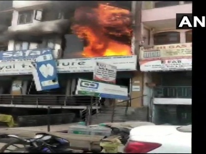 fire in Shaheen Bagh delhi live news updates | दिल्ली: शाहीन बाग इलाके में चार मंजिला इमारत में लगी आग, 2 लोगों की मौत 