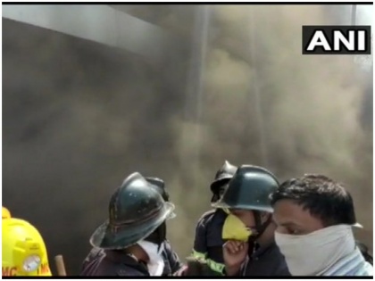fire in lake city mall thane maharashtra news updates rescue operation on | महाराष्ट्र: ठाणे के लेक सिटी मॉल में लगी भीषण आग, राहत बचाव कार्य जारी
