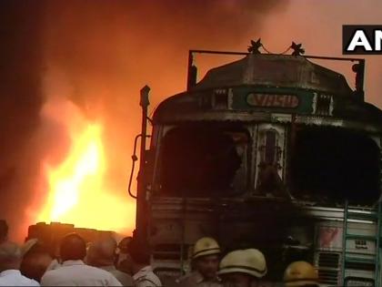Delhi Fire broke in rubber godown Malviya Nagar | दिल्‍ली: मालवीय नगर में रबर के गोदाम में लगी भीषण आग, फायर‍ ब्रिगेड की 30 गाड़ि‍यां मौके पर पहुंची