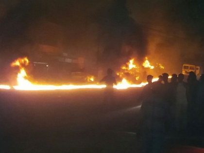 MP: fire broke down oil tanker standing on the petrol pump | Video: पेट्रोल पंप पर खड़े ऑयल टैंकर में लगी भीषण आग