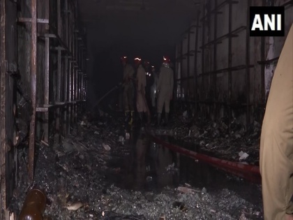 Massive fire broke out in Gandhi Nagar market 35 fire tenders reached many shops burnt down | गांधी नगर मार्केट में लगी भीषण आग, घटनास्थल पर दमकल की 35 गाड़ियां पहुंचीं, जलकर खाक हुईं कई दुकानें