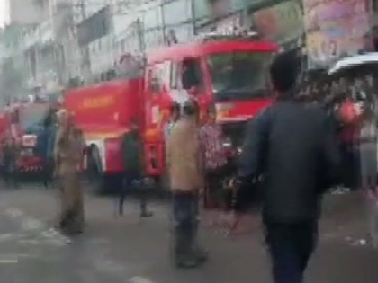 Delhi: Fire broke out at a house in Anaj Mandi, Rani Jhansi Road in the early morning hours today, 11 people rescued so far; 15 fire tenders present at the spot | दिल्ली में भीषण हादसा: रानी झाँसी रोड स्थित एक घर में लगी आग, 32 लोगों की मौत