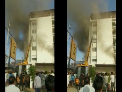 Madhya Pradesh A massive fire broke out in a multi-storey hotel in Indore Many people trapped inside rescue work going on | मध्य प्रदेश: इंदौर में बहुमंजिला होटल में लगी भीषण आग; कई लोग अंदर फंसे, बचाव कार्य जारी