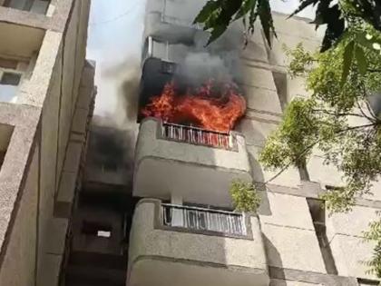 WATCH Delhi Fire breaks out in residential building 83-year-old woman dies after jump from fourth floor and another woman seriously injured watch video Sector 10 Dwarka fire doused with help of four fire tenders see video | DELHI Crime News: आवासीय इमारत में लगी आग, चौथी मंजिल से कूदने पर 83 साल की महिला की मौत और एक अन्य महिला गंभीर रूप से घायल, देखें वीडियो