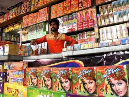Permission to run eco-friendly firecrackers from 8 pm to 10 pm on Diwali night in UP | दिवाली की रात उत्तर प्रदेश में आठ से दस बजे तक इको—फ्रेंडली पटाखे चलाने की अनुमति