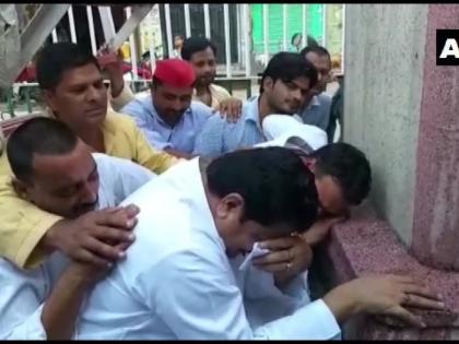 The SP leaders who came to blows over the statue of Mahatma Gandhi came forward, asked the BJP these questions. | महात्मा गांधी की प्रतिमा पर फूट-फूटकर रोने वाले सपा नेता आए सामने, बीजेपी से पूछा ये सवाल