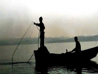 600 Muslim fishermen accuse Gujarat government of religious persecution, demanding euthanasia from the High Court | 600 मुसलमान मछुआरों ने गुजरात सरकार पर लगाया धार्मिक उत्पीड़न का आरोप, हाईकोर्ट से की इच्छामृत्यु की मांग