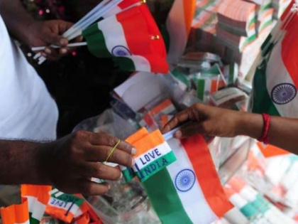 not buy paper or plastic flags on Independence Day: Expert | विशेषज्ञों ने दी चेतावनी: स्वतंत्रता दिवस पर कागज या प्लास्टिक के झंडे नहीं खरीदें