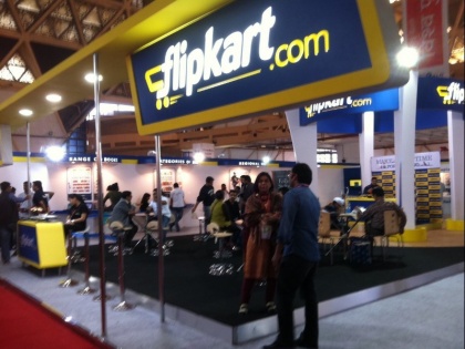 Flipkart teamed up with the insurance sector, alliance with Bajaj Allianz | फ्लिपकार्ट ने बीमा क्षेत्र में रखा कदम, बजाज आलियांज के साथ गठबंधन किया