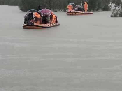 Flood threat in two districts of Andhra Pradesh, many villages submerged, SDRF deployed | आंध्रप्रदेश के दो जिलों में बाढ़ का खतरा, कई गांव जलमग्न, एसडीआरएफ को किया तैनात Flood threat in two districts of Andhra Pradesh, many villages submerged, SDRF deployed | आंध्रप्रदेश के दो जिलों में बाढ़ का खतरा, कई गांव जलमग्न, एसडीआरएफ को किया तैनात