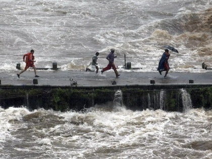 Floods continue in Bihar, Assam, death toll rises to 166 | दो पूर्वी राज्यों में बाढ़ का कहर जारी, बिहार-असम में मरने वालों की संख्या बढ़कर 166 हुई