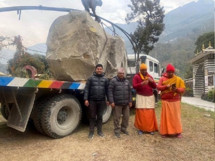 Nepal dispatches two Shaligram stones to Ayodhya for Ram Janaki idols | नेपाल से भारत रवाना हुईं शालिग्राम शिलाएं, भगवान राम और माता सीता की प्रतिमा का निर्माण होगा