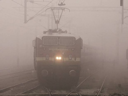 13 trains running late in the Northern Railway region due to fog says Indian Railways | कोहरे के कारण 13 ट्रेनों की आवाजाही में देरी, देखें लिस्ट, उत्तर भारत में जारी शीतलहर का कहर