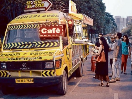 India's famous Food trucks that serve lip smacking foods | खाने के शौकीन हैं तो दूर नहीं रह पाएंगे इन 'फूड ट्रक्स' के टेस्टी खानों से